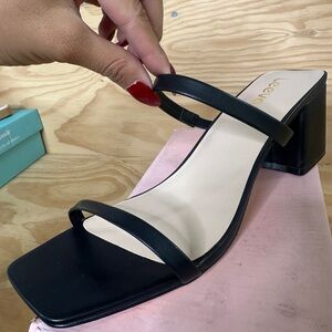 Black Women's Sandal heel. New!